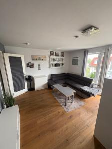 a living room with a black couch and a table at Inselblick am Wasser in Werder