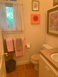 Ένα μπάνιο στο Heidi's Artistic Abode