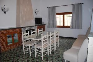 a dining room with a table and chairs at Villa Maria Beach Villa in Moraira