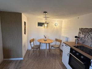 Кухня или мини-кухня в Ferienwohnung im fränkischen Weinland
