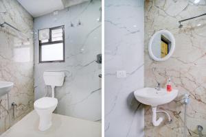 KhānāpāraにあるHotel O The Pride Inn Basistha Roadのバスルーム(トイレ、洗面台付)の写真2枚