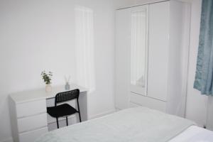 Ένα ή περισσότερα κρεβάτια σε δωμάτιο στο Your Home Away from home