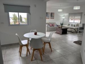 Χώρος καθιστικού στο Apart Luro V