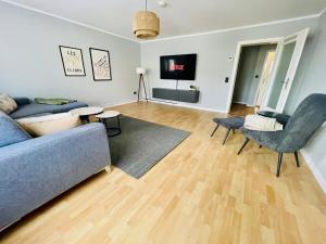 a living room with a couch and a tv at Fundis Apartment am Schloss in Bad Harzburg