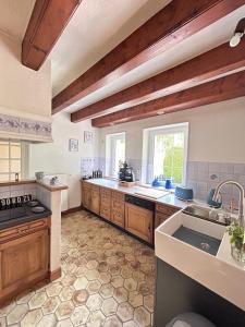 Kuchyň nebo kuchyňský kout v ubytování Maison de campagne