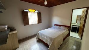 Giường trong phòng chung tại Casa Praia Guriri +35 ảnh