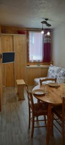 a living room with a table and a couch at Appartement à Montchavin in La Plagne Tarentaise