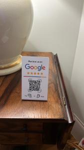 Et logo, certifikat, skilt eller en pris der bliver vist frem på Chalé Caldas de Aregos