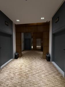 an empty hallway with two entrances to a building at شقق النخيل المخدومة in Al Kharj