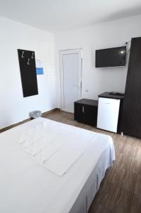 Et tv og/eller underholdning på Εlada + 16 billeder