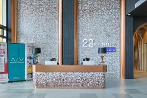 Ο χώρος του λόμπι ή της ρεσεψιόν στο 22 Macalisterz by Nexx Field +81 φωτογραφίες