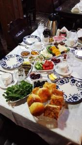 a table with plates of food on a table at Turgut Reis Konak in Safranbolu +29 photos