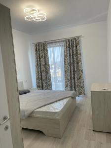 Ένα ή περισσότερα κρεβάτια σε δωμάτιο στο Apartment in Ploiești 4