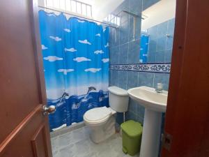 a blue bathroom with a toilet and a sink at Casa de descanso en Doradal Hacienda Napoles in Doradal