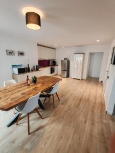 Η κουζίνα ή μικρή κουζίνα στο Moderne Ferienwohnung