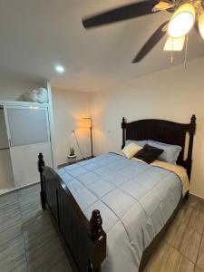 a bedroom with a bed with a ceiling fan at Modern Cozy Retreat Ideal for Work, Relax & Enjoy in Xalapa