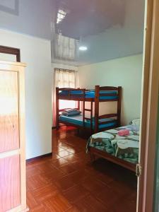 Ένα ή περισσότερα κρεβάτια σε δωμάτιο στο inya lodge