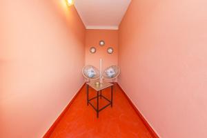 two chairs in a room with pink walls at Riad Dahab in Marrakech