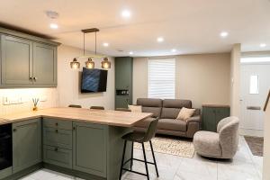 Posezení v ubytování The Walled City Luxury Townhouse