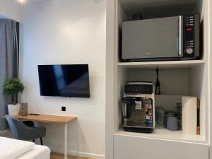 a living room with a microwave and a coffee machine at Dream & Relax Apartment's Burg in Nürnberg