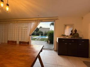 a kitchen and dining room with a large sliding glass door at Acantilados mar y pileta in Mar del Plata