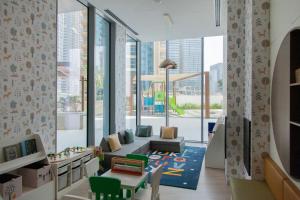 Et opholdsområde på Royal suites LIv Marina views