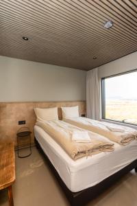 Ένα ή περισσότερα κρεβάτια σε δωμάτιο στο Torfa Lodge - Boutique Cabin