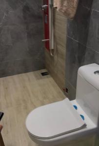 Ένα μπάνιο στο Appartement luxueux au Bénin +10 φωτογραφίες