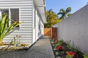 Taman di luar Byron Bay Haven