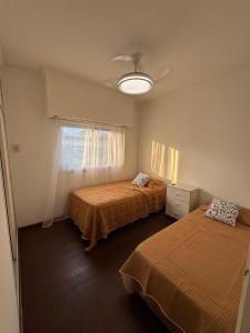En eller flere senge i et værelse på GIU Departamento Temporario