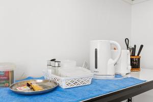 a counter top with a tray of kitchen items on it at Blenheim Accommodation in Blenheim