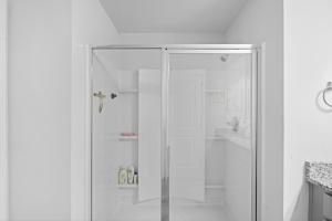 Koupelna v ubytování Beautiful New Townhome 25 mins from Metro Atlanta + 13 fotografií