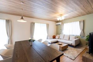 Χώρος καθιστικού στο AMP FLAT Baika