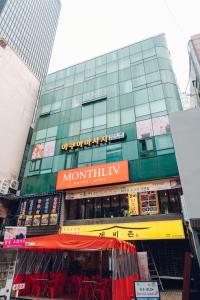 Pasar raya atau kedai lain di hotel atau berdekatan