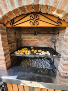 a grill with bananas and other food on it at Chalet - ENCANTO - Donde la Tranquilidad tiene la mejor Vista in El Cerrito