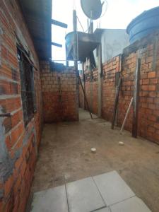 una habitación vacía con una pared de ladrillo en Casa REDÁRIO Cop 30, en Belém 10 fotos más