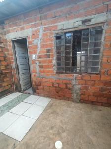 a brick wall with a door and a window at Casa REDÁRIO Cop 30 in Belém