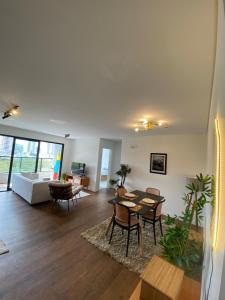 a living room with a table and chairs at Ap na Brava in Itajaí +90 photos