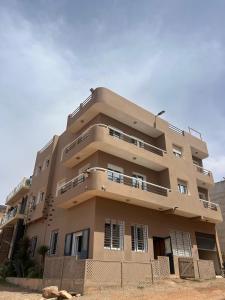 Budova, kde se apartmán nachází + 39 fotografií