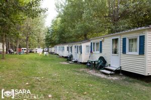 En trädgård utanför Camping Noguera Pallaresa