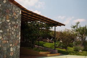 Miahuatlán de Porfirio DíazにあるCasa Xaguarの木製の柿の石造り