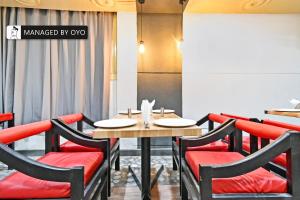 Khu vực ghế ngồi tại FabHotel Classic Holidays +29 ảnh