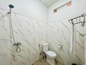 Un baño de J&J Guesthouse Bedugul 11 fotos más