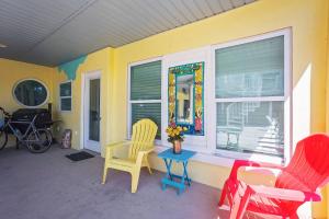 a room with two chairs and a table and a window at The Mermaid on the Cotee River in Port Richey