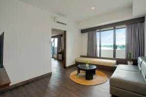 a living room with a couch and a table at Wiltop Hotel Jambi in Jambi +36 photos