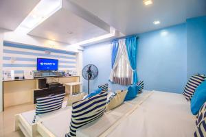 Un televizor și/sau centru de divertisment la Sheldan 1 Private Hotspring Resort