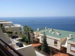 Uma vista do mar geral ou uma vista do mar a partir do apartamento
