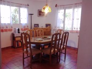 a dining room with a table and chairs at Los Caracoles Bed & Breakfast in Cancún