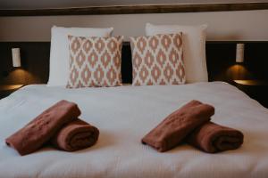 two towels sitting on top of a bed at Isidore in Bruges
