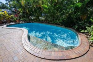 Πισίνα στο ή κοντά στο Coast Apartments Large 2 Bed 1 Bathroom with Pool